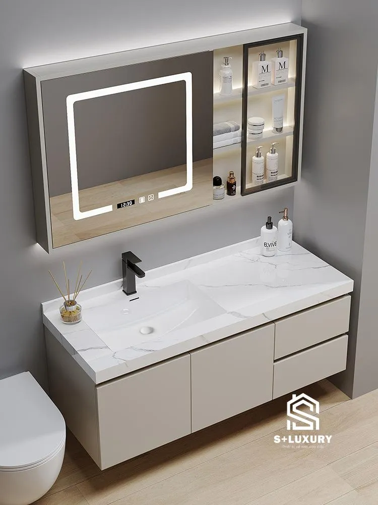 Góc nhìn nghiêng bộ tủ chậu lavabo mặt đá DH-10 làm nổi bật hệ tủ gương 3 cánh mở rộng khoang chứa đồ Góc nhìn nghiêng bộ tủ chậu lavabo mặt đá DH-10 làm nổi bật hệ tủ gương 3 cánh mở rộng khoang chứa đồ
