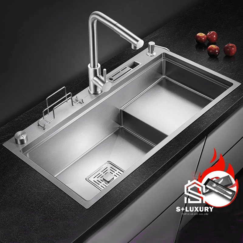 z3551375187068-d8f09bc6a8f1668effb7674db932c49e-copy Chậu bếp 1 hố chống bám dính cao cấp CH6. Kèm thớt gỗ và rổ inox, phụ kiện thoát nước cao cấp